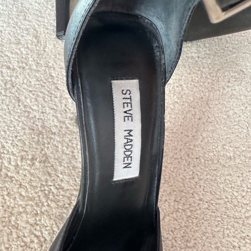 Steve Madden Black Pointed Toe Heels - Picture 4 of 8